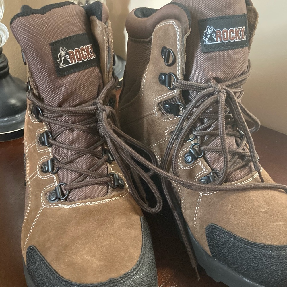 Winter water resistant boots brown color